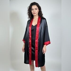 La Vie En Rose Black Red Sheer Sleeve Front Tie Robe Size M/L Missing Belt